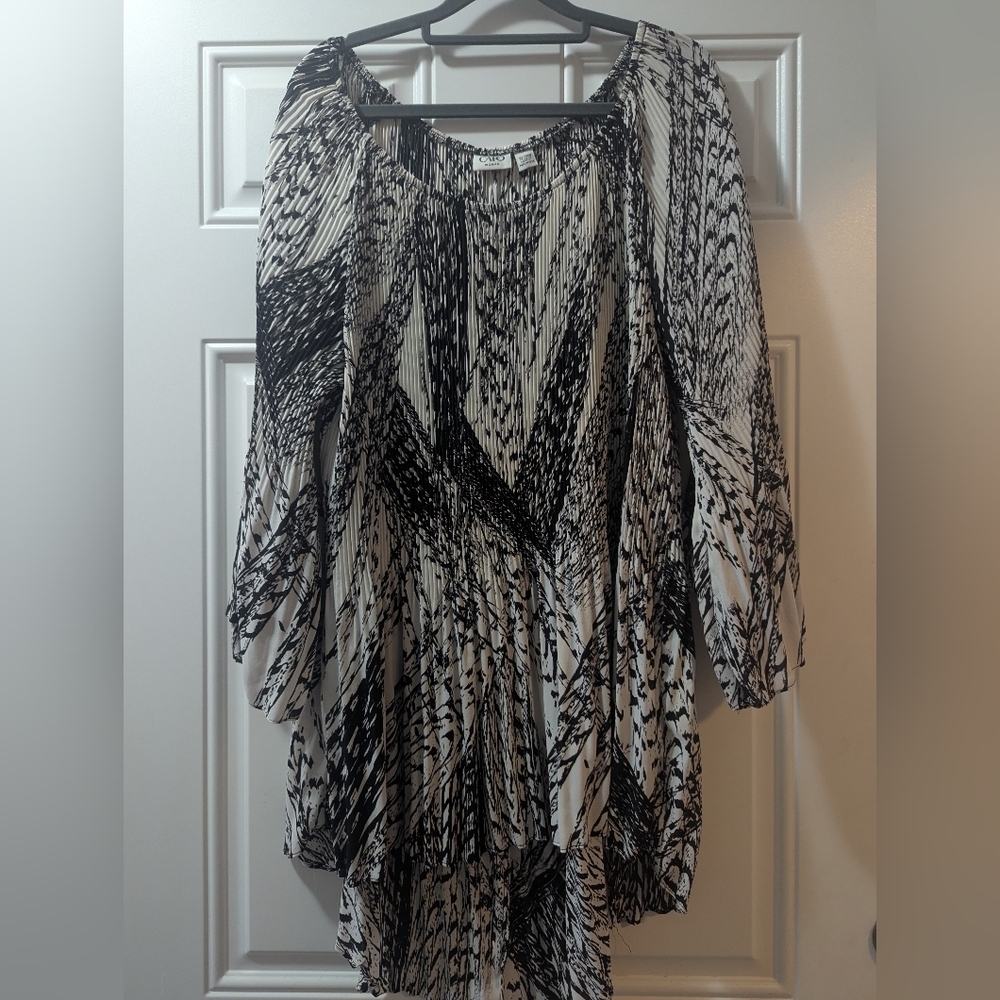 Cato Women's Plus Black and White, 3/4 Sleeve, High-Low Tunic Top, Size 22/24W